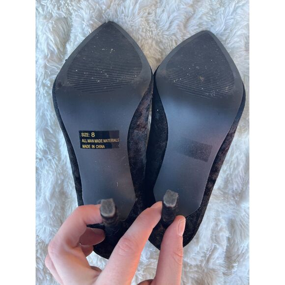 Qupid Black Velvet Closed-Toe Pump High Heels - Picture 8 of 8